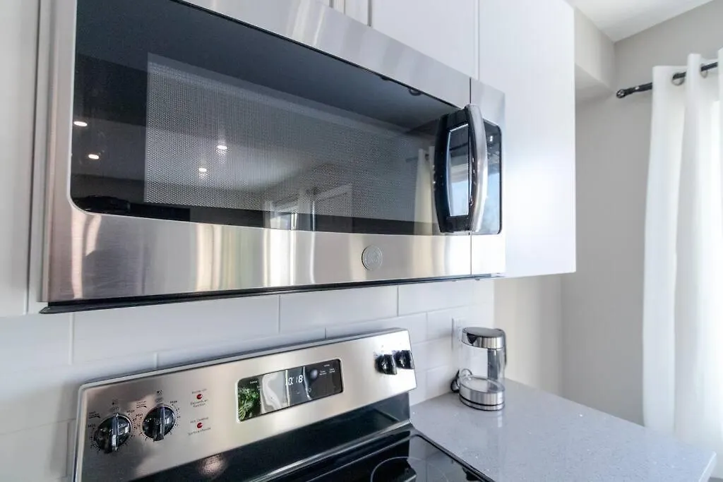 Modern & Stylish 2-Bedroom Unit 에드먼턴 0*,